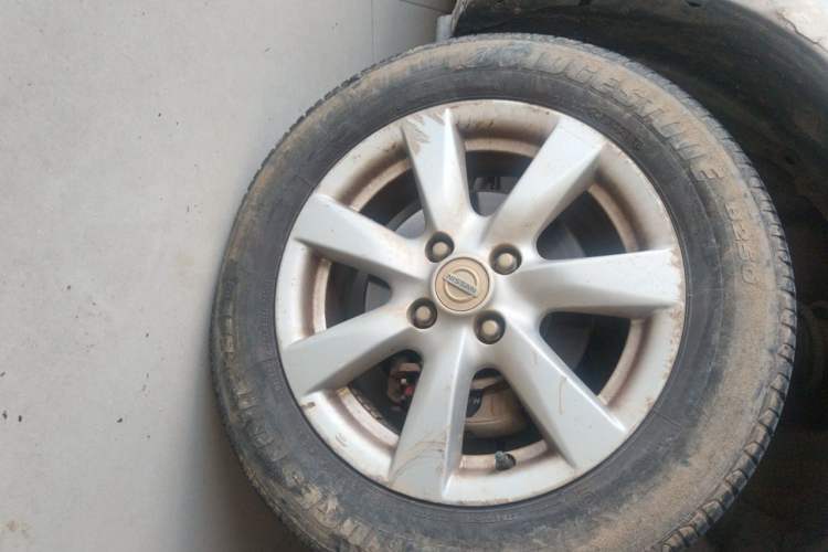 Used Nissan Sunny 2011 1.5XL Manual Deluxe Edition Right Front Wheel Hub
