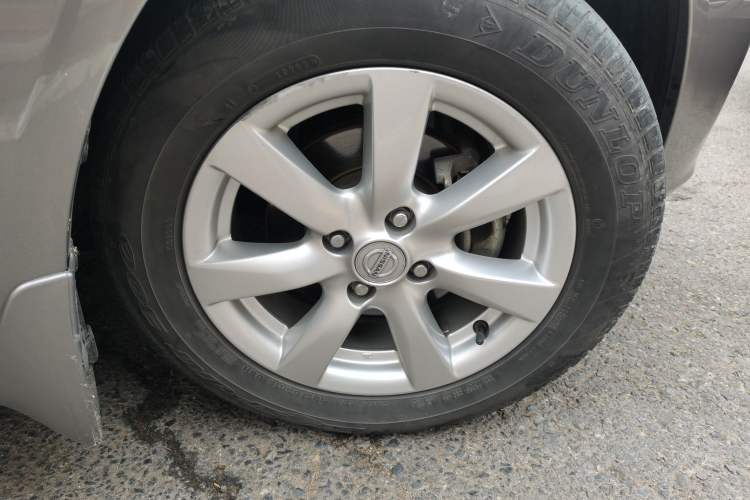 Used Nissan Sunny 2011 1.5XL Manual Deluxe Edition Right Front Wheel Hub