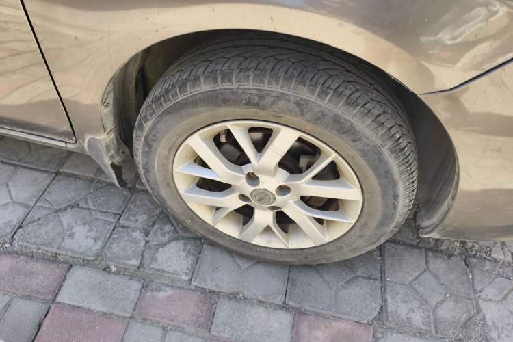 Used Nissan Sunny 2011 1.5XE Manual Comfort Edition Right Front Wheel Hub