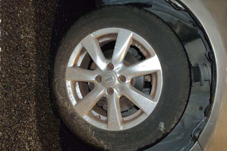 Used Nissan Sunny 2011 1.5XE CVT Comfort Edition Right Front Wheel Hub