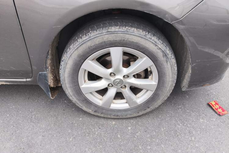 Used Nissan Sunny 2011 1.5XL Manual Deluxe Edition Right Front Wheel Hub