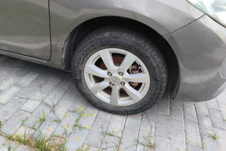 Used Nissan Sunny 2011 1.5XL Manual Deluxe Edition Right Front Wheel Hub