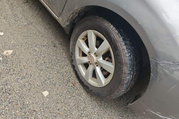 Used Nissan Sunny 2011 1.5XE Manual Comfort Edition Right Front Wheel Hub