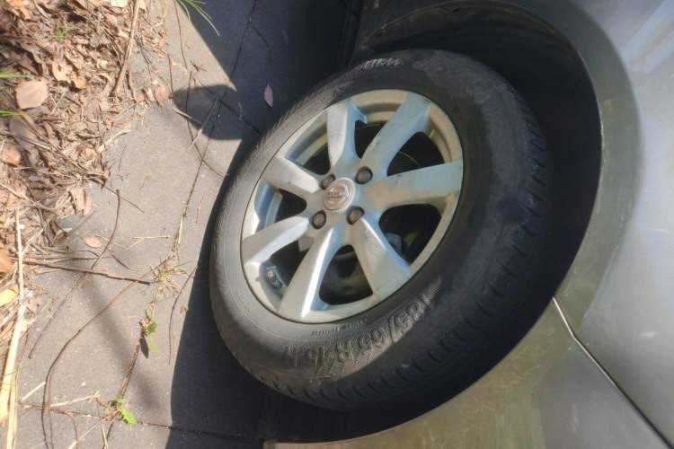 Used Nissan Sunny 2011 1.5XE CVT Comfort Edition Right Front Wheel Hub