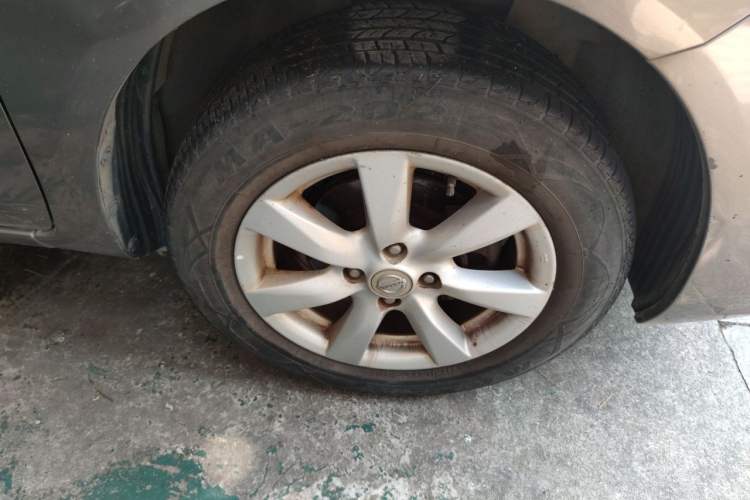 Used Nissan Sunny 2011 1.5XL Manual Deluxe Edition Right Front Wheel Hub