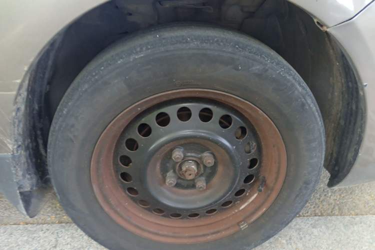 Used Nissan Sunny 2011 1.5XE Manual Comfort Edition Right Front Wheel Hub