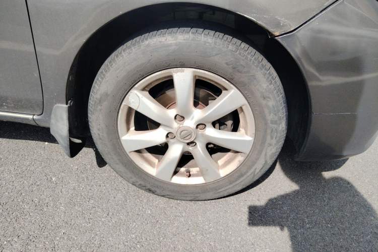 Used Nissan Sunny 2011 1.5XE CVT Comfort Edition Right Front Wheel Hub