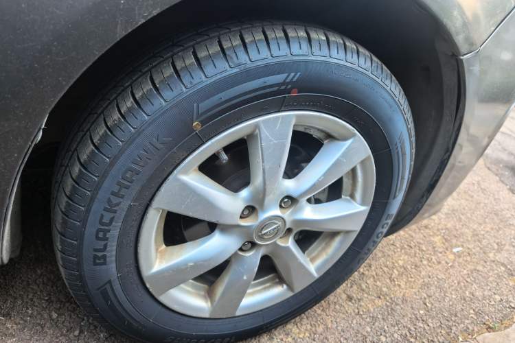 Used Nissan Sunny 2011 1.5XL Manual Deluxe Edition Right Front Wheel Hub