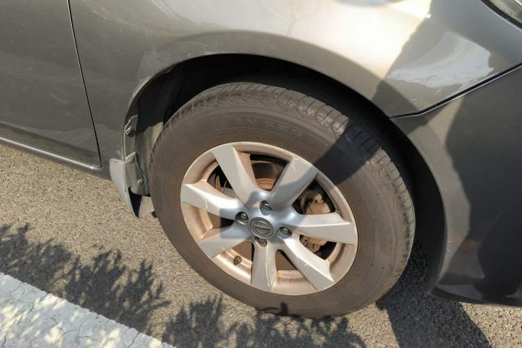 Used Nissan Sunny 2011 1.5XV CVT Deluxe Edition Right Front Wheel Hub