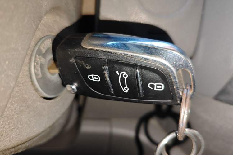 Used Nissan Sunny 2011 1.5XE Manual Comfort Edition Vehicle Key