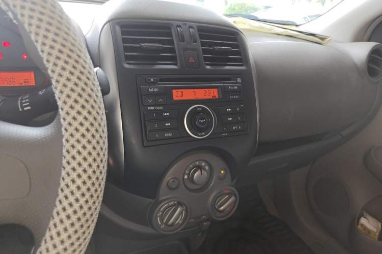 Used Nissan Sunny 2011 1.5XE Manual Comfort Edition Audio And AC Panel