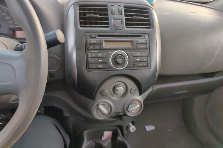 Used Nissan Sunny 2011 1.5XE Manual Comfort Edition Audio And AC Panel