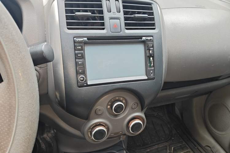 Used Nissan Sunny 2011 1.5XL CVT Luxury Edition Audio And AC Panel