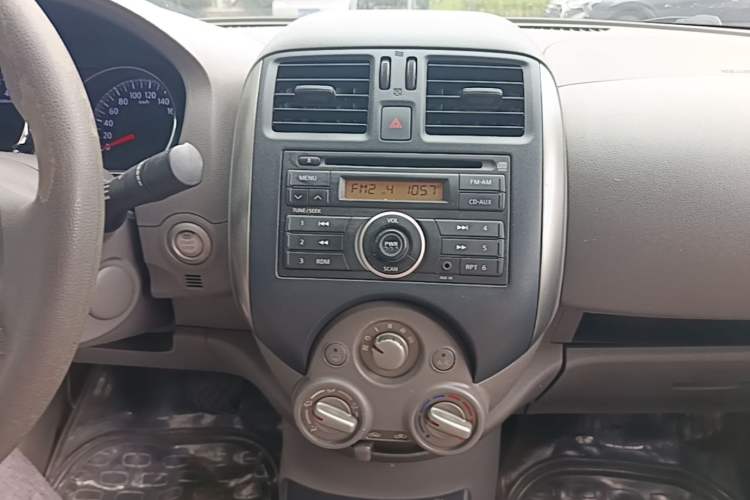 Used Nissan Sunny 2011 1.5XL CVT Luxury Edition Audio And AC Panel
