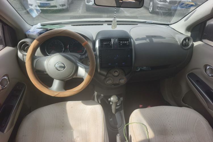 Used Nissan Sunny 2011 1.5XL CVT Luxury Edition Center Console