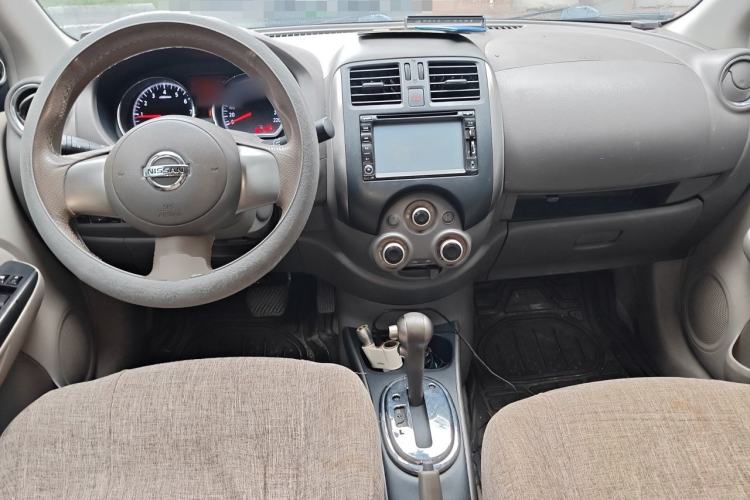 Used Nissan Sunny 2011 1.5XL CVT Luxury Edition Center Console