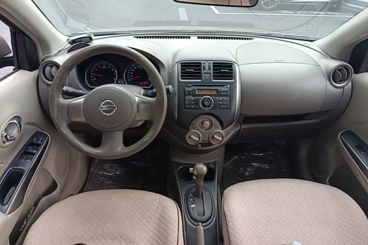 Used Nissan Sunny 2011 1.5XL CVT Luxury Edition Center Console