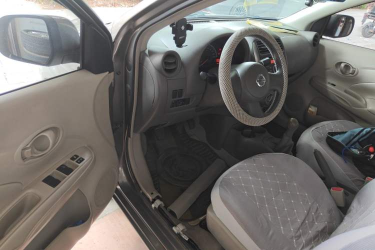 Used Nissan Sunny 2011 1.5XE Manual Comfort Edition Driver Seat
