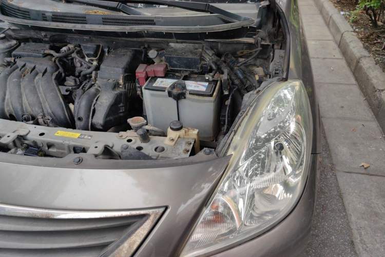 Used Nissan Sunny 2011 1.5XE Manual Comfort Edition Engine Bay Left