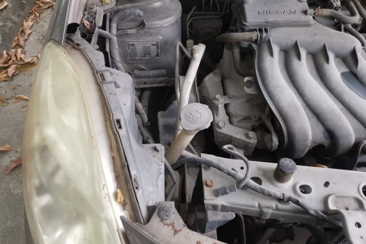 Used Nissan Sunny 2011 1.5XE Manual Comfort Edition Engine Bay Right