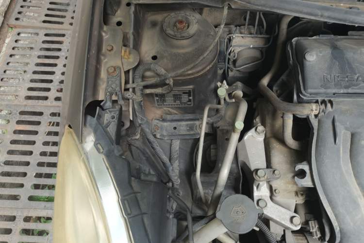 Used Nissan Sunny 2011 1.5XE CVT Comfort Edition Engine Bay Right