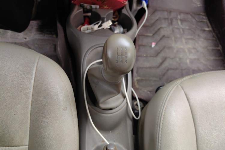 Used Nissan Sunny 2011 1.5XE Manual Comfort Edition Gear Lever