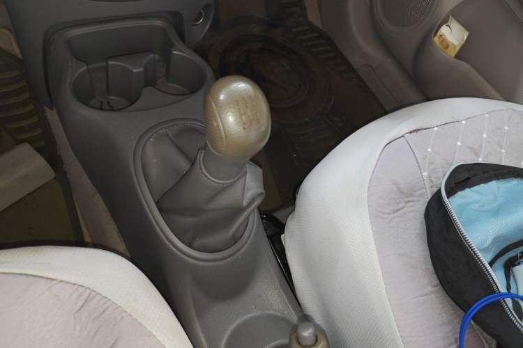 Used Nissan Sunny 2011 1.5XE Manual Comfort Edition Gear Lever