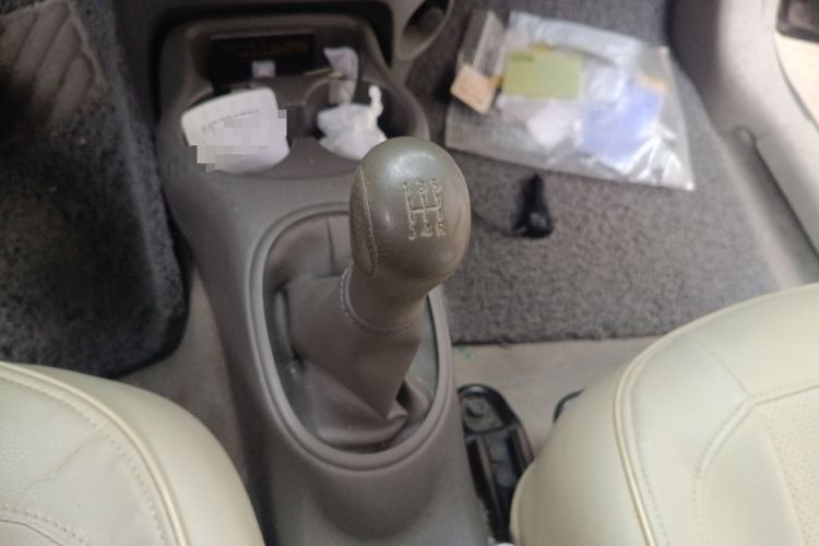 Used Nissan Sunny 2011 1.5XE Manual Comfort Edition Gear Lever