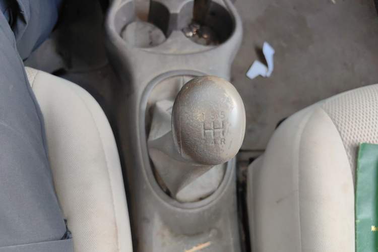 Used Nissan Sunny 2011 1.5XE Manual Comfort Edition Gear Lever