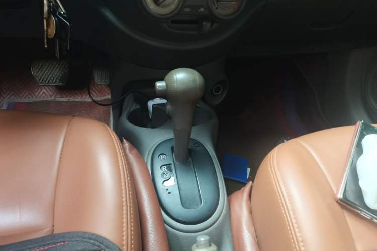 Used Nissan Sunny 2011 1.5XE CVT Comfort Edition Gear Lever