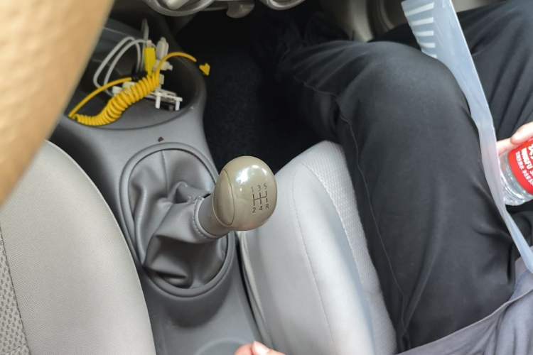 Used Nissan Sunny 2011 1.5XE Manual Comfort Edition Gear Lever