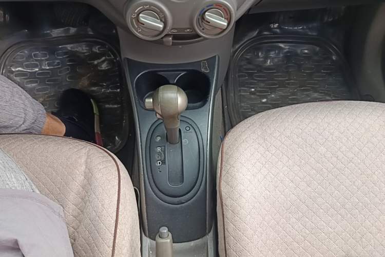 Used Nissan Sunny 2011 1.5XL CVT Luxury Edition Gear Lever