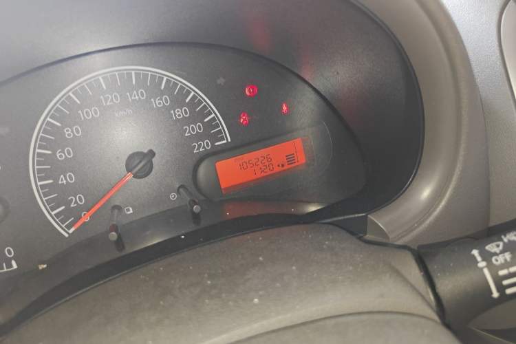 Used Nissan Sunny 2011 1.5XE Manual Comfort Edition Odometer Close Up