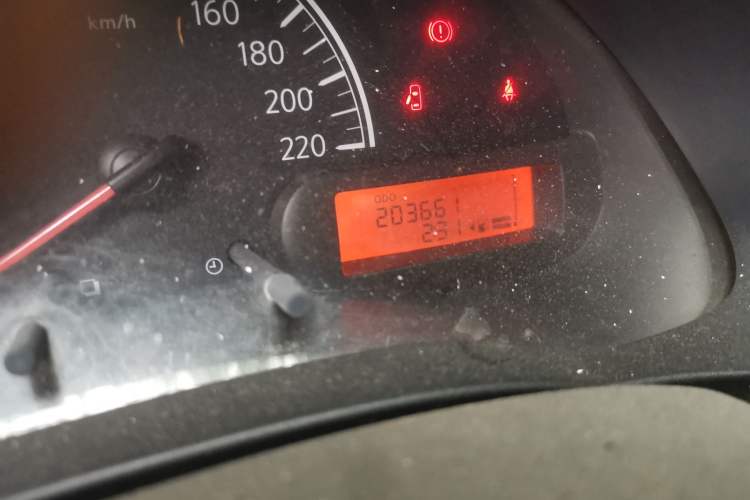 Used Nissan Sunny 2011 1.5XE Manual Comfort Edition Odometer Close Up