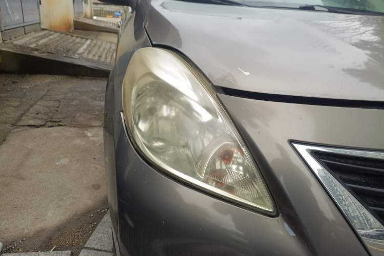 Used Nissan Sunny 2011 1.5XE Manual Comfort Edition Right Front Headlight