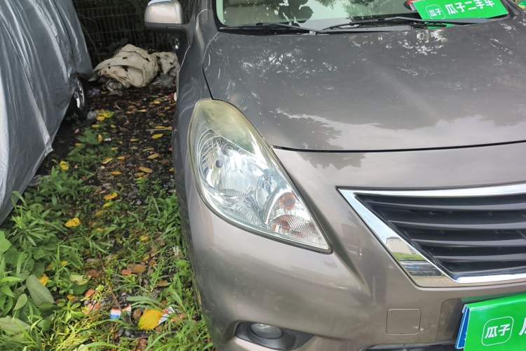 Used Nissan Sunny 2011 1.5XE Manual Comfort Edition Right Front Headlight