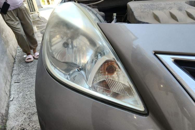Used Nissan Sunny 2011 1.5XL Manual Deluxe Edition Right Front Headlight