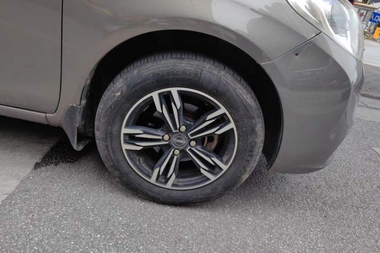 Used Nissan Sunny 2011 1.5XE Manual Comfort Edition Right Front Wheel Hub