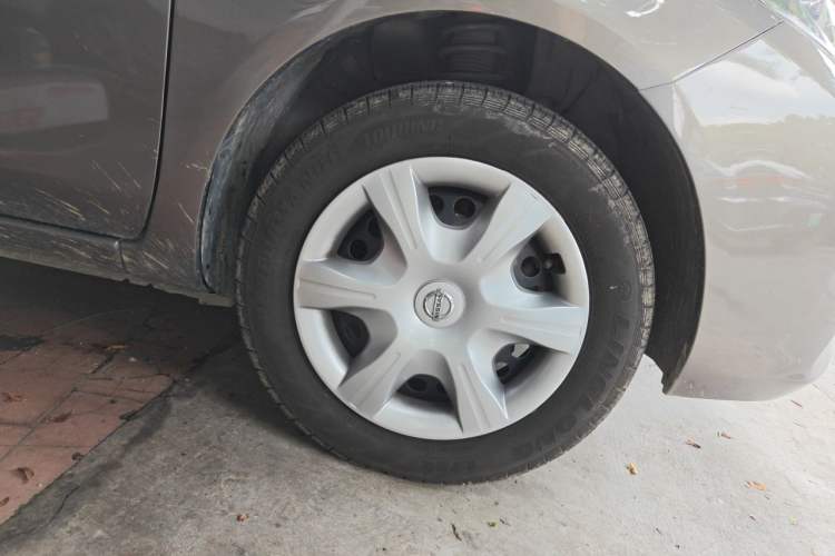 Used Nissan Sunny 2011 1.5XE Manual Comfort Edition Right Front Wheel Hub