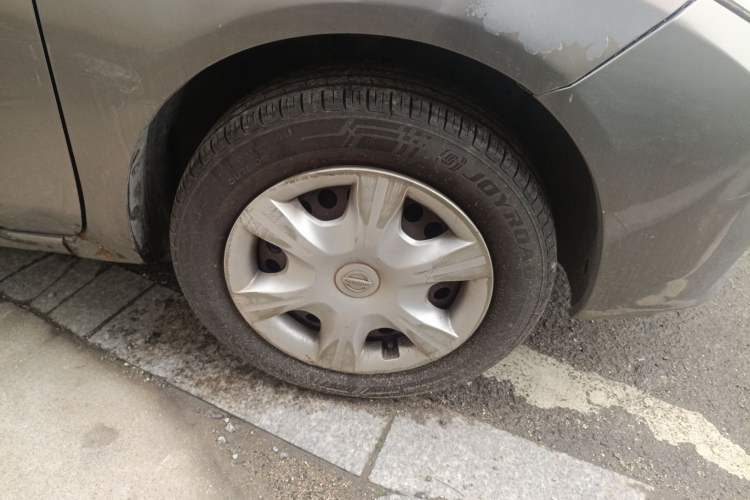Used Nissan Sunny 2011 1.5XE Manual Comfort Edition Right Front Wheel Hub