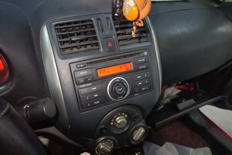 Used Nissan Sunny 2011 1.5XE CVT Comfort Edition Audio And AC Panel
