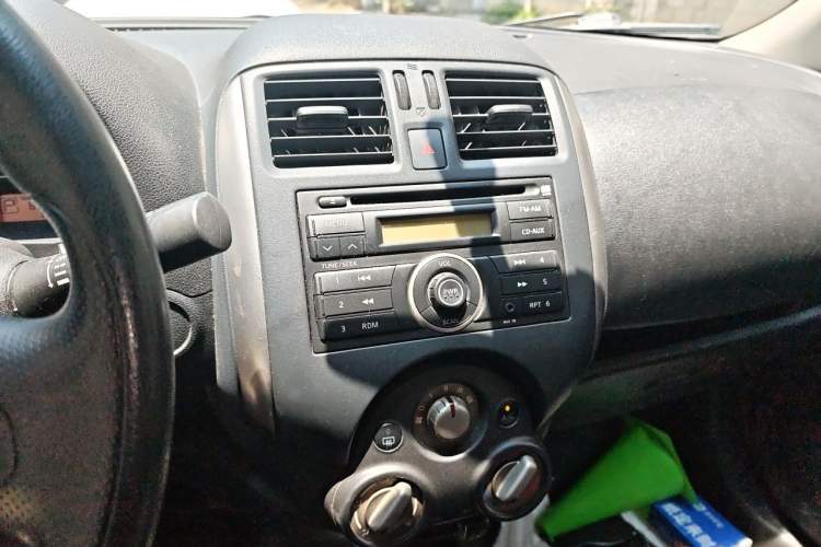 Used Nissan Sunny 2011 1.5XE CVT Comfort Edition Audio And AC Panel