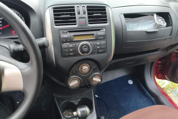Used Nissan Sunny 2011 1.5XL CVT Luxury Edition Audio And AC Panel