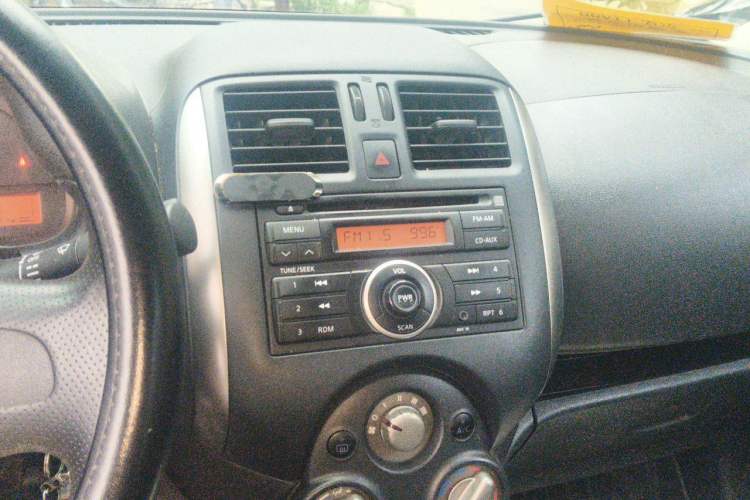 Used Nissan Sunny 2011 1.5XE CVT Comfort Edition Audio And AC Panel