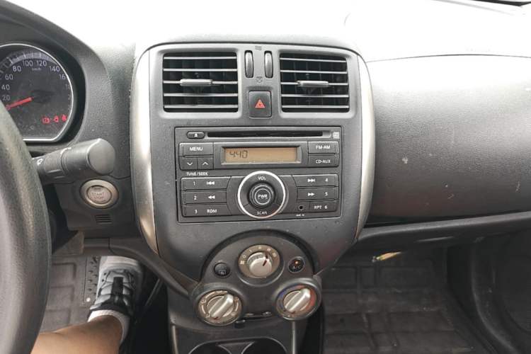 Used Nissan Sunny 2011 1.5XL CVT Luxury Edition Audio And AC Panel