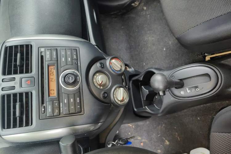 Used Nissan Sunny 2011 1.5XE CVT Comfort Edition Audio And AC Panel
