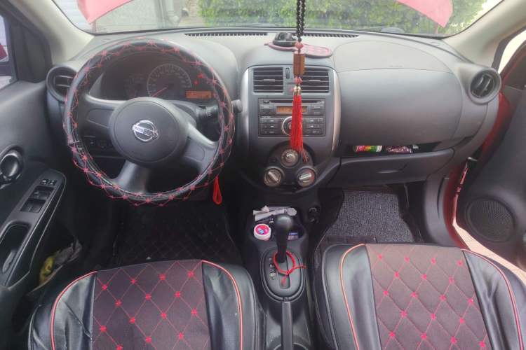 Used Nissan Sunny 2011 1.5XE CVT Comfort Edition Center Console
