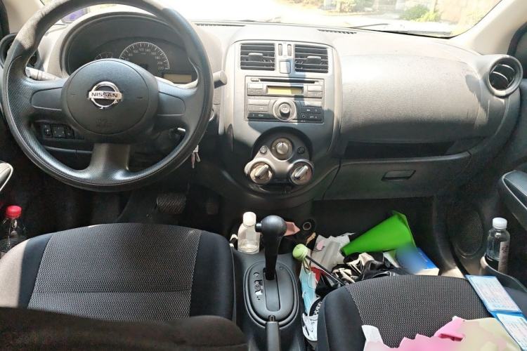 Used Nissan Sunny 2011 1.5XE CVT Comfort Edition Center Console