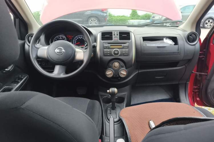 Used Nissan Sunny 2011 1.5XL CVT Luxury Edition Center Console