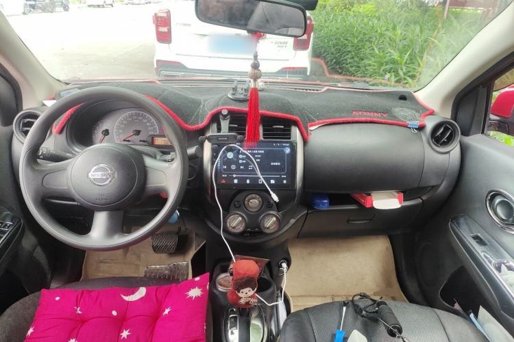 Used Nissan Sunny 2011 1.5XE CVT Comfort Edition Center Console